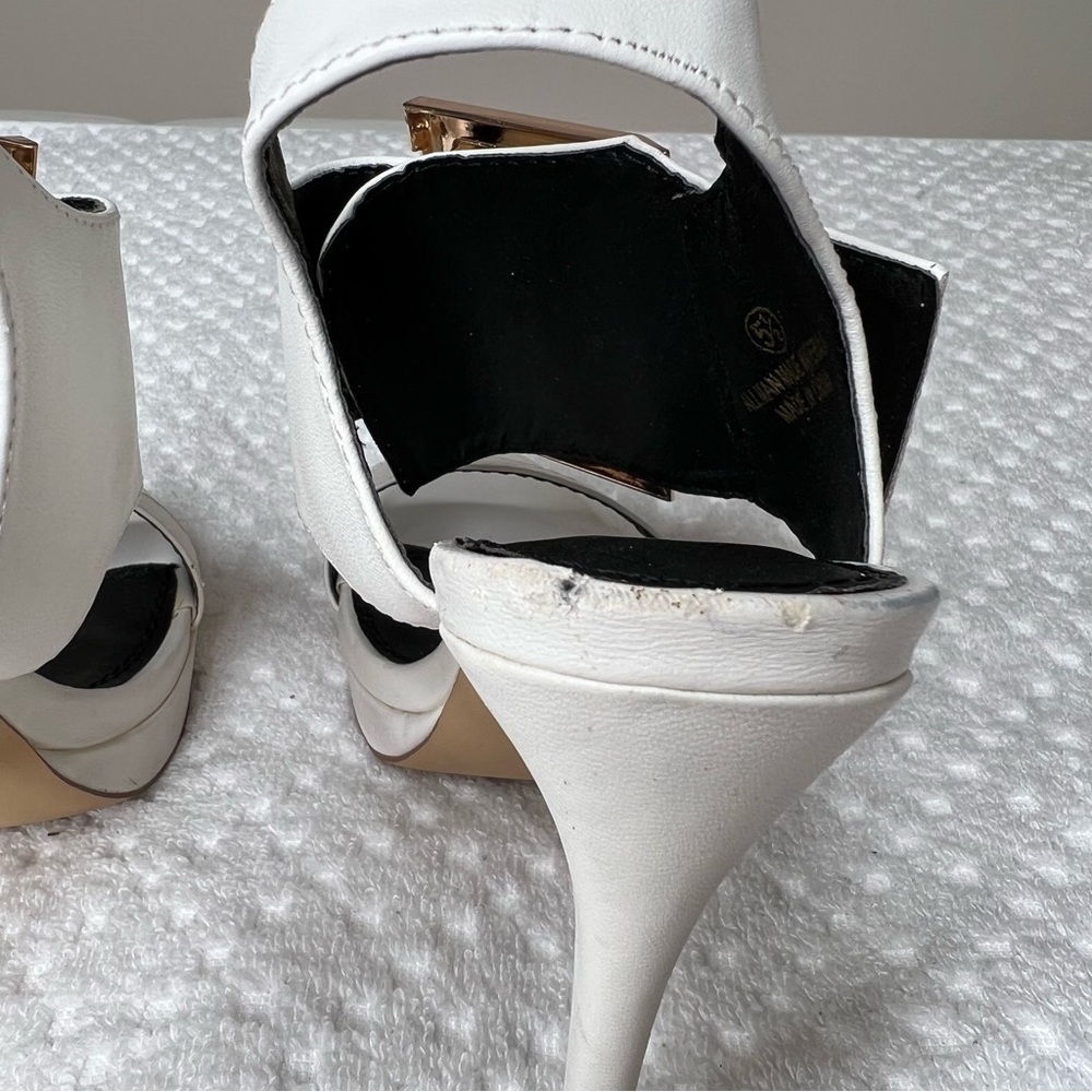 Liliana Off White Heeled Sandal. - Picture 9 of 9